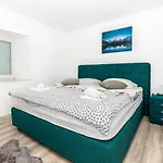 Apartamento Pero&mika With Swimming Pool