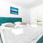 Apartamento Pero&mika With Swimming Pool