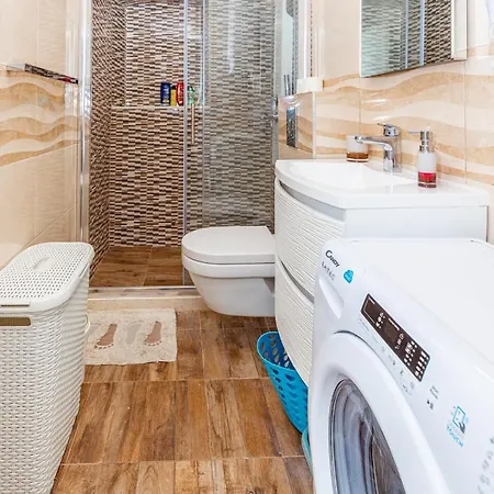 アパート Pero&mika With Swimming Pool