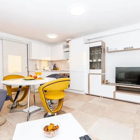 アパート Pero&mika With Swimming Pool *