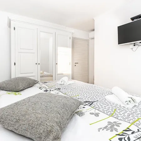 アパート Pero&mika With Swimming Pool *