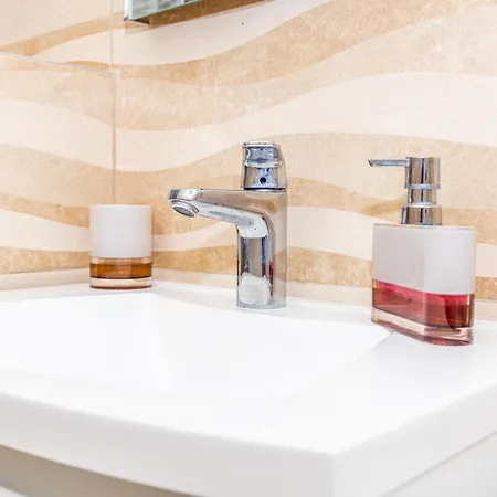 Pero&mika With Swimming Pool アパート