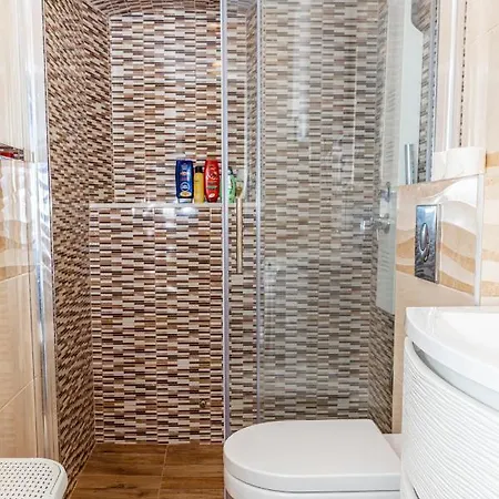 アパート Pero&mika With Swimming Pool