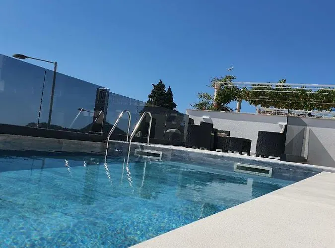 Pero&mika With Swimming Pool