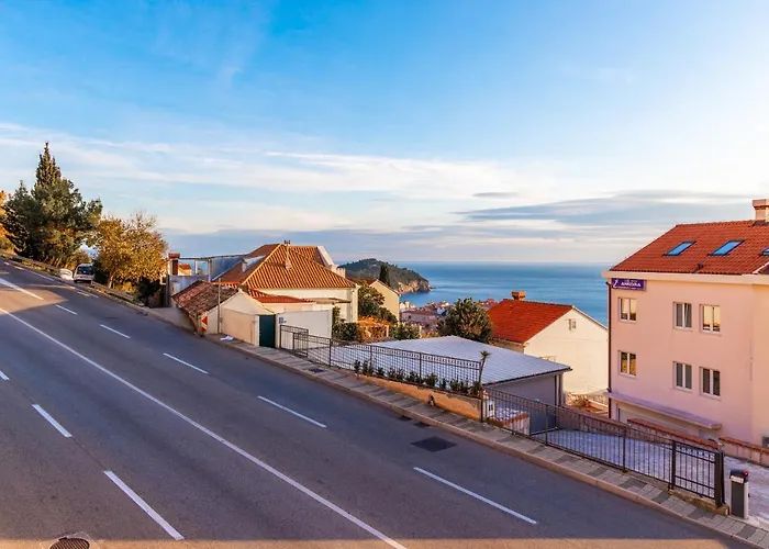 Pero&mika With Swimming Pool Lejlighed *