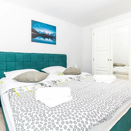 Daire Pero&mika With Swimming Pool