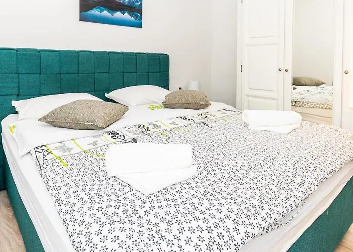 Pero&mika With Swimming Pool Lägenhet *